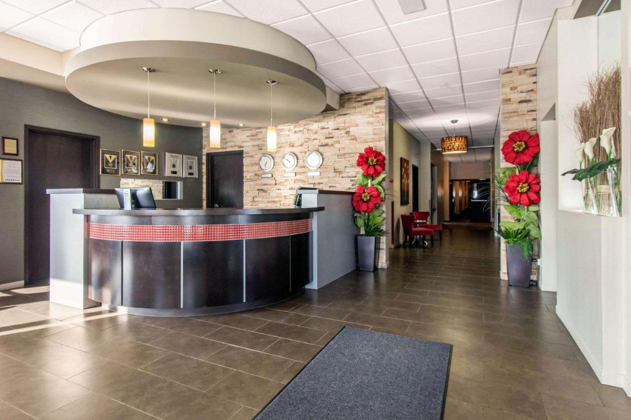 Econo Lodge Inn & Suites Saint Apollinaire Esterno foto