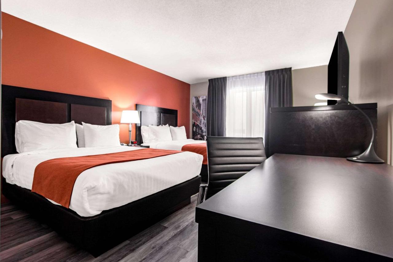 Econo Lodge Inn & Suites Saint Apollinaire Esterno foto
