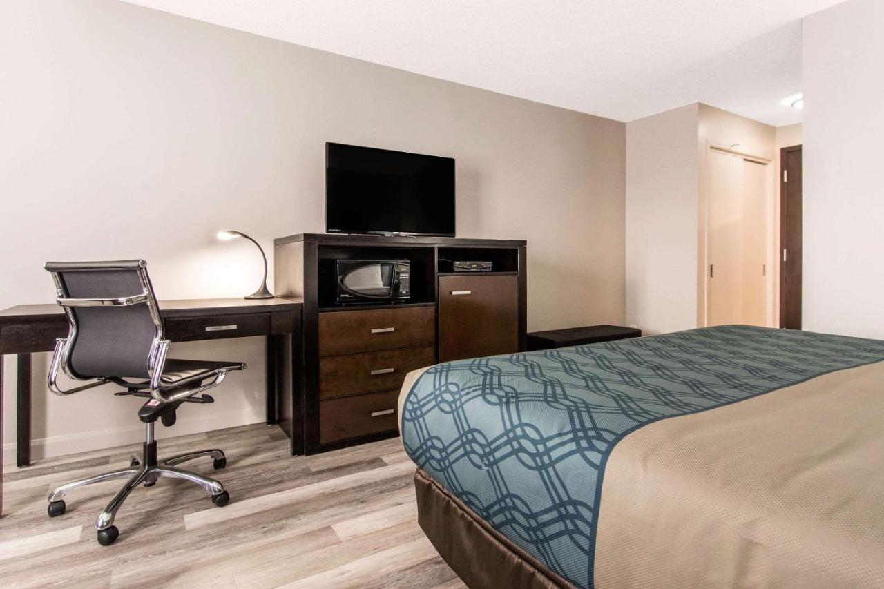 Econo Lodge Inn & Suites Saint Apollinaire Esterno foto