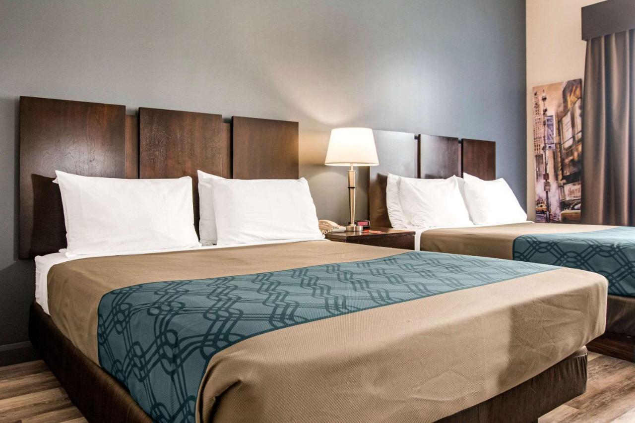 Econo Lodge Inn & Suites Saint Apollinaire Esterno foto