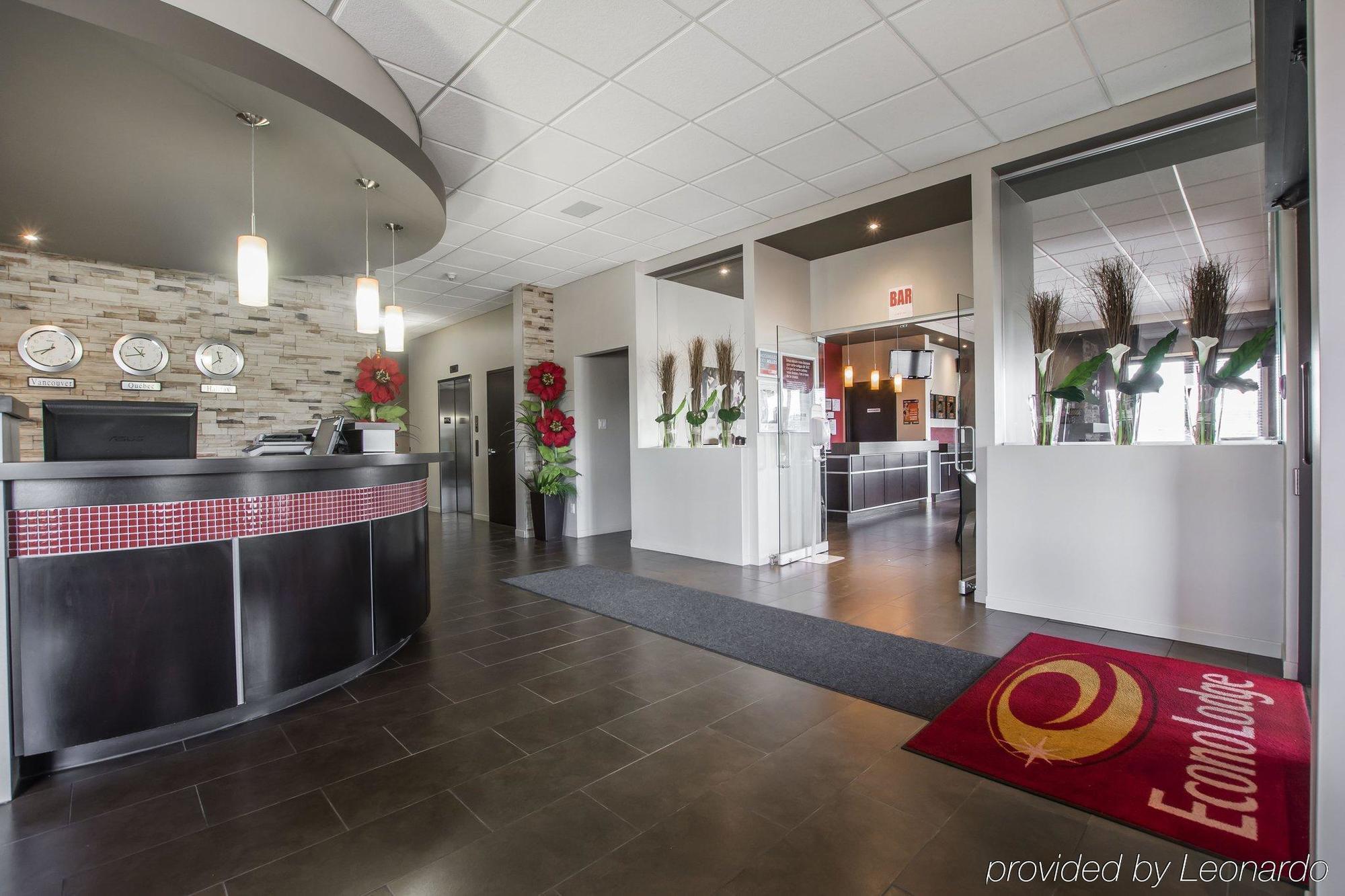 Econo Lodge Inn & Suites Saint Apollinaire Esterno foto