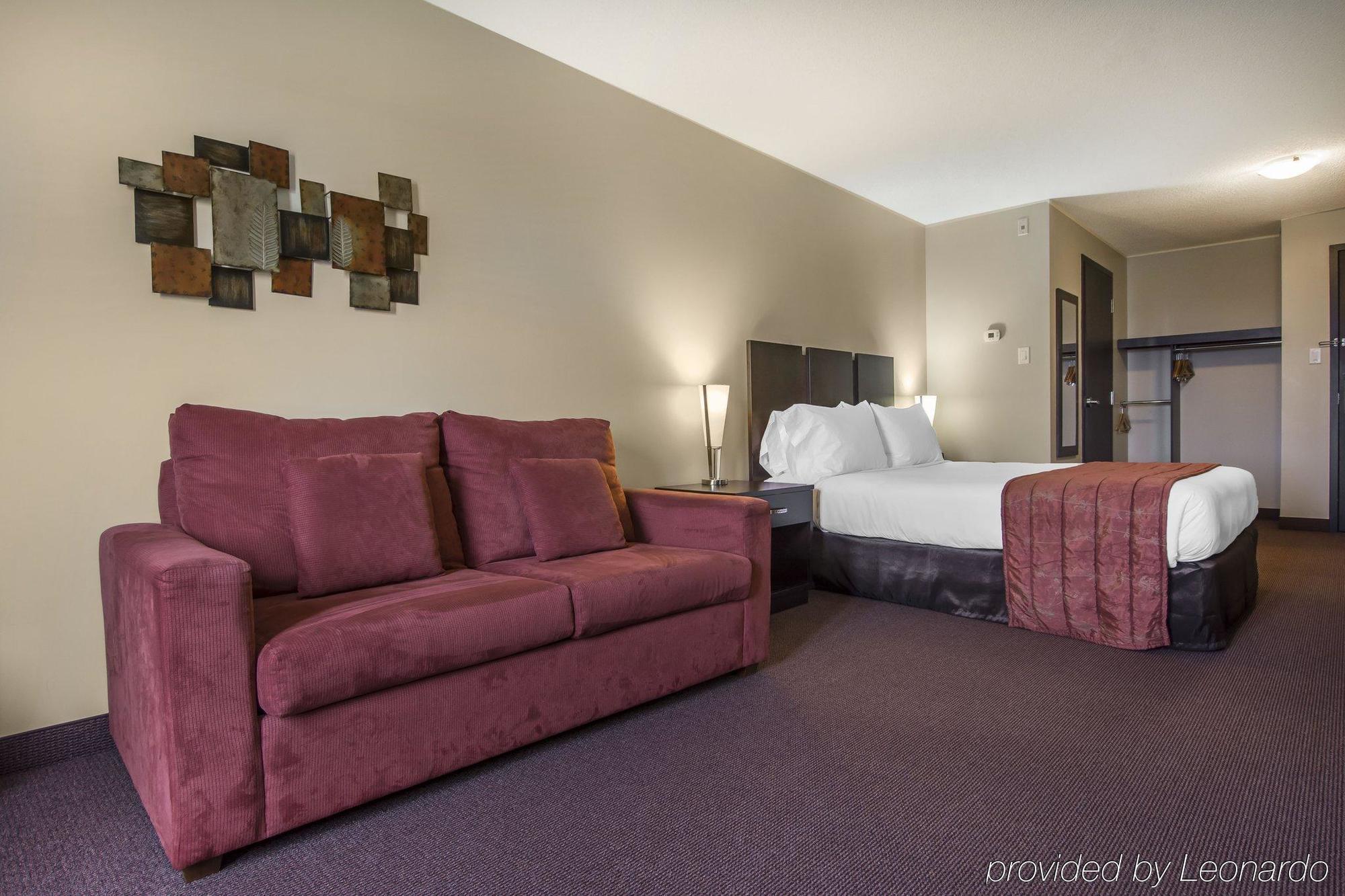 Econo Lodge Inn & Suites Saint Apollinaire Esterno foto