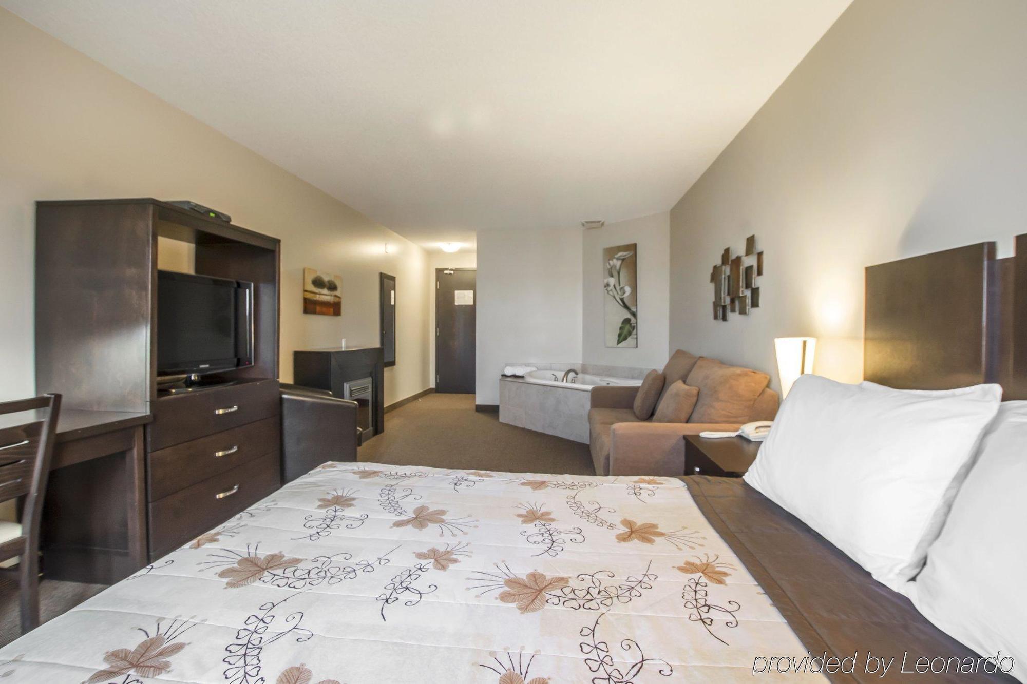 Econo Lodge Inn & Suites Saint Apollinaire Esterno foto