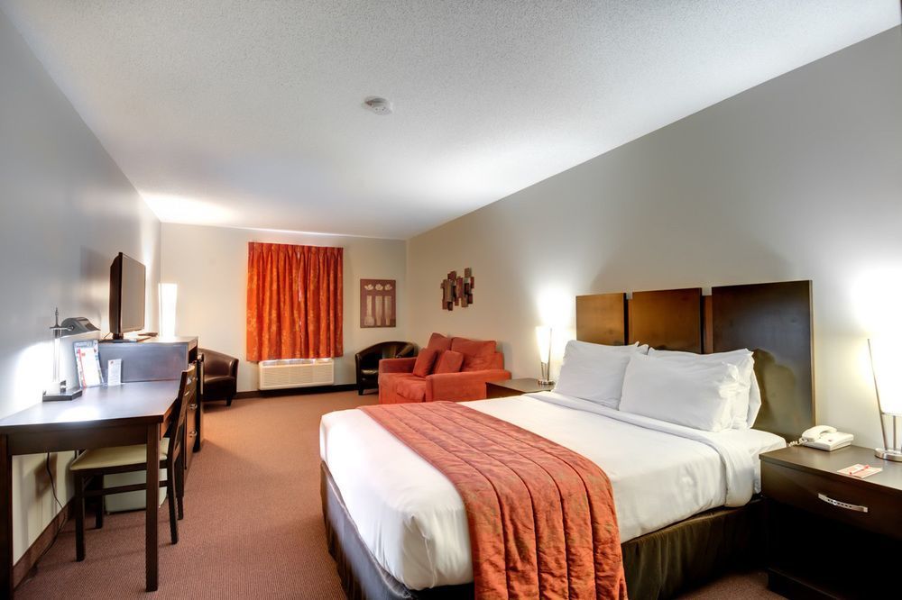 Econo Lodge Inn & Suites Saint Apollinaire Esterno foto