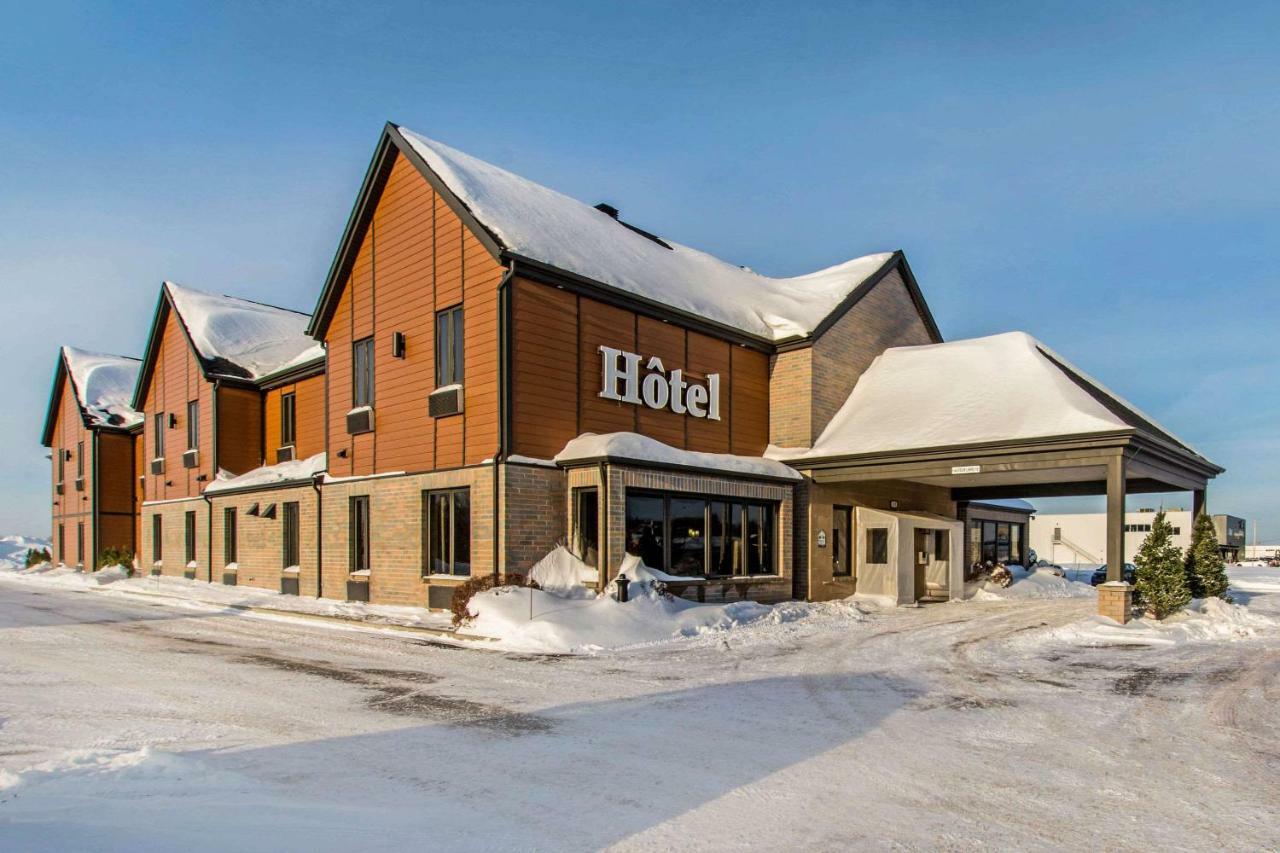 Econo Lodge Inn & Suites Saint Apollinaire Esterno foto